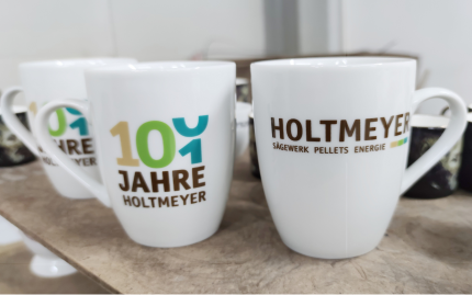 Kaffe-Tee-Becher bedrucken lassen für die Firma Holtmeyer
